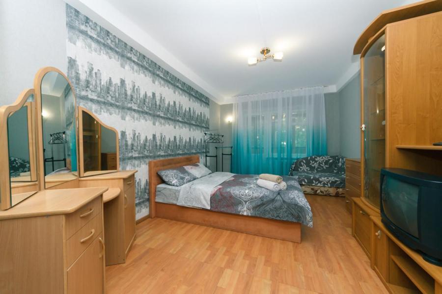 1 комнатная м васильковская газ и низкий этаж Apartment Kyiv