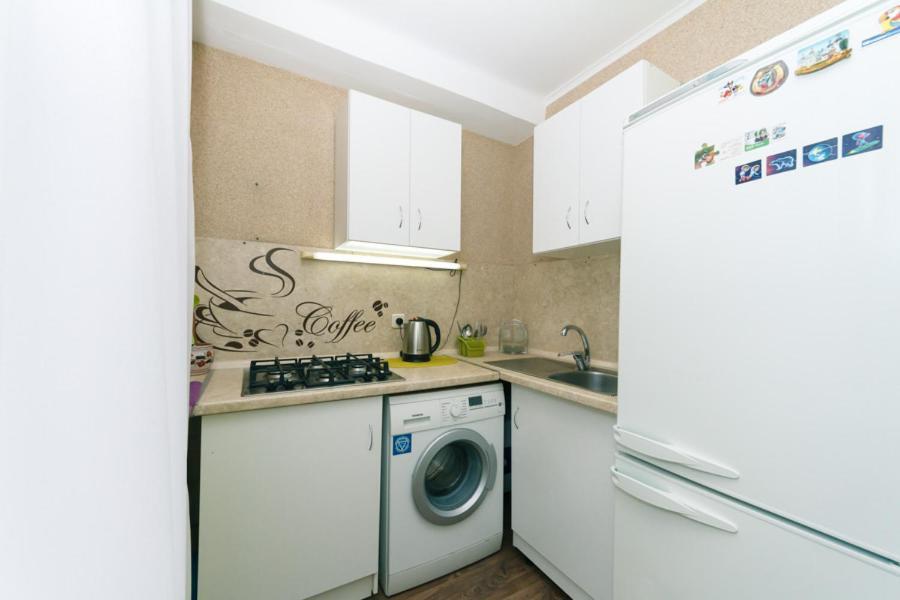 1 комнатная м васильковская газ и низкий этаж Apartment Kyiv